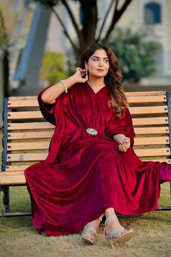 Luxury Velvet Kaftan – Elegant Flowing Evening Wear