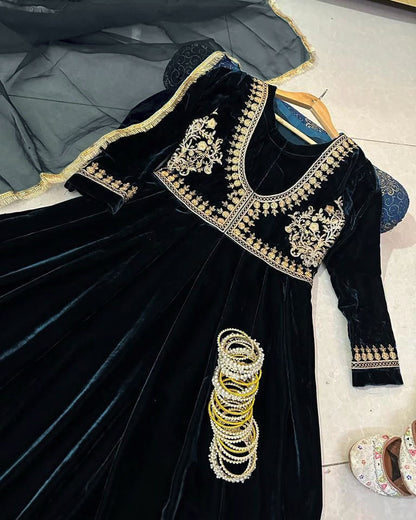 Stitched Formal Wear Embroidered Velvet Maxi with Chiffon Dupatta 3-Piece