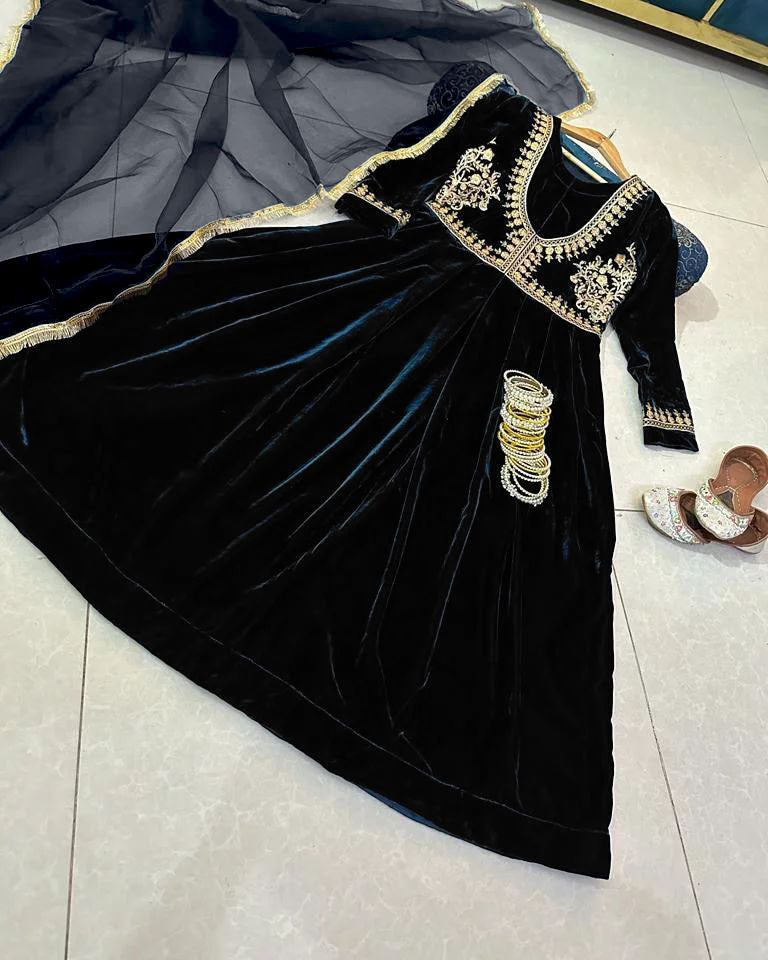 Stitched Formal Wear Embroidered Velvet Maxi with Chiffon Dupatta 3-Piece