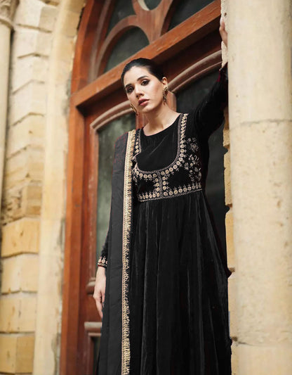 Stitched Formal Wear Embroidered Velvet Maxi with Chiffon Dupatta 3-Piece