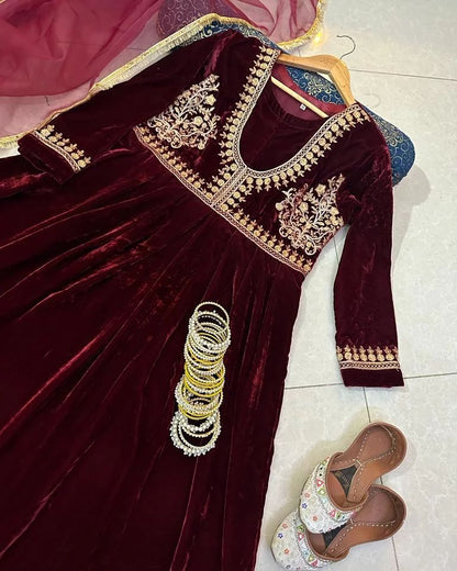 Stitched Formal Wear Embroidered Velvet Maxi with Chiffon Dupatta 3-Piece