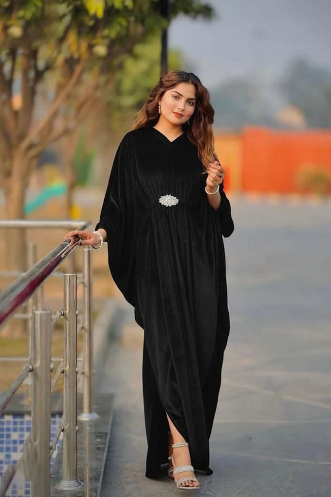 Luxury Velvet Kaftan – Elegant Flowing Evening Wear