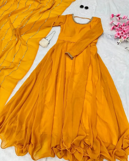 Anar Kali Maxi With Dupatta